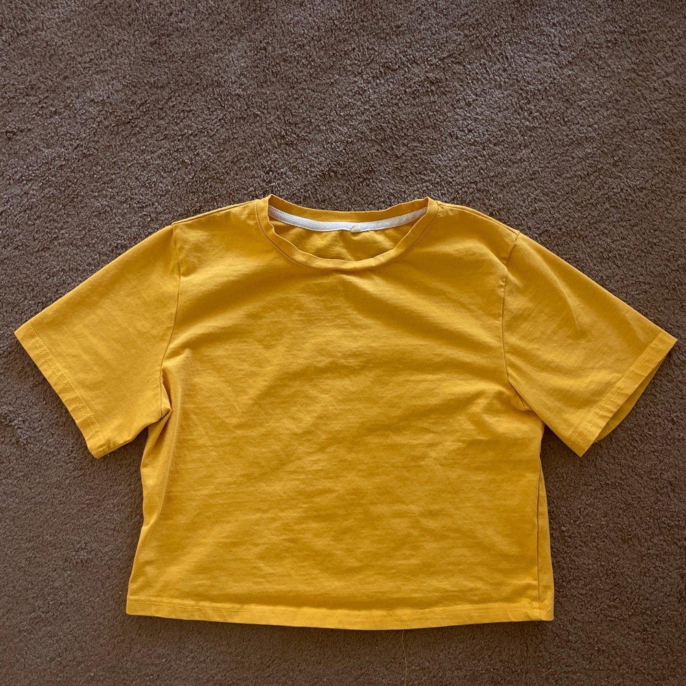 Mustard yellow crop top tee